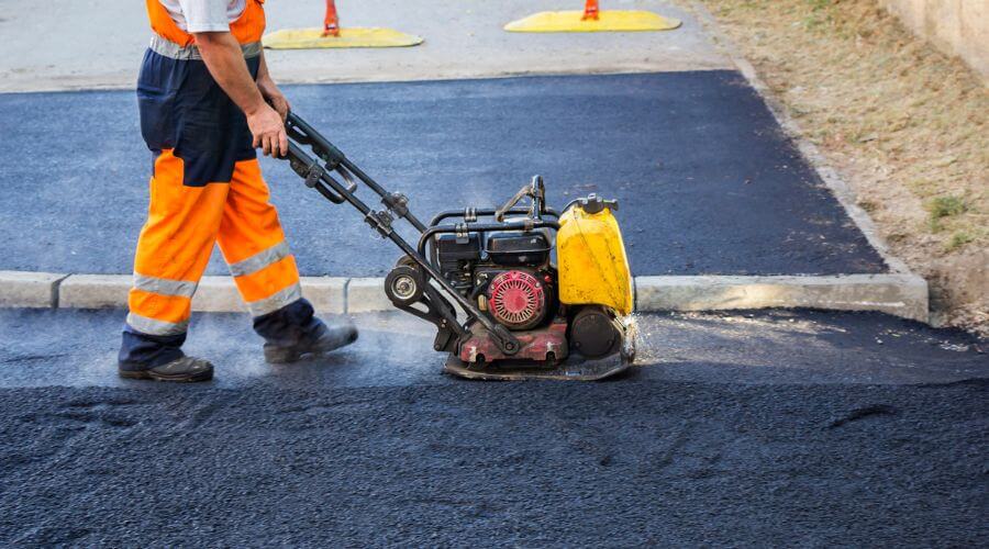 Expert Emergency Roof Repairs services in Edinburg, ND